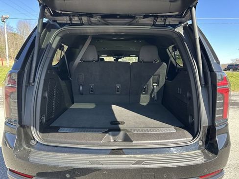 Used 2025 Chevrolet Suburban Z71 AWD/4WD image 21
