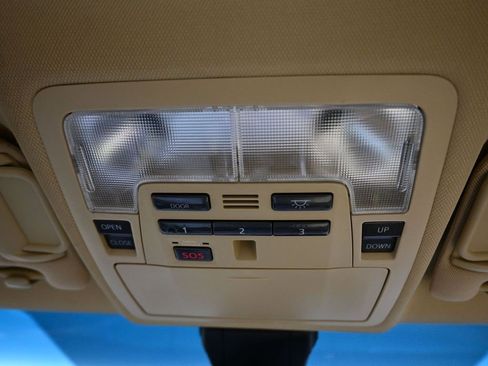 Used 2017 Toyota Camry XLE image 23