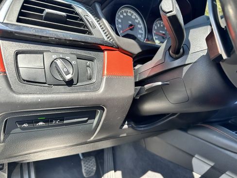 Used 2020 BMW M4 Convertible image 23