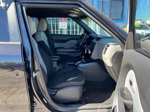 Used 2016 Kia Soul FWD image 12