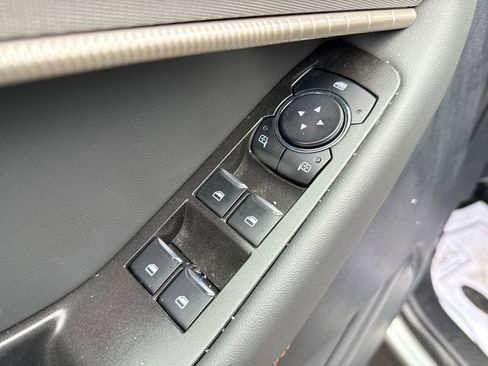 Used 2025 Ford Explorer Active AWD/4WD image 13
