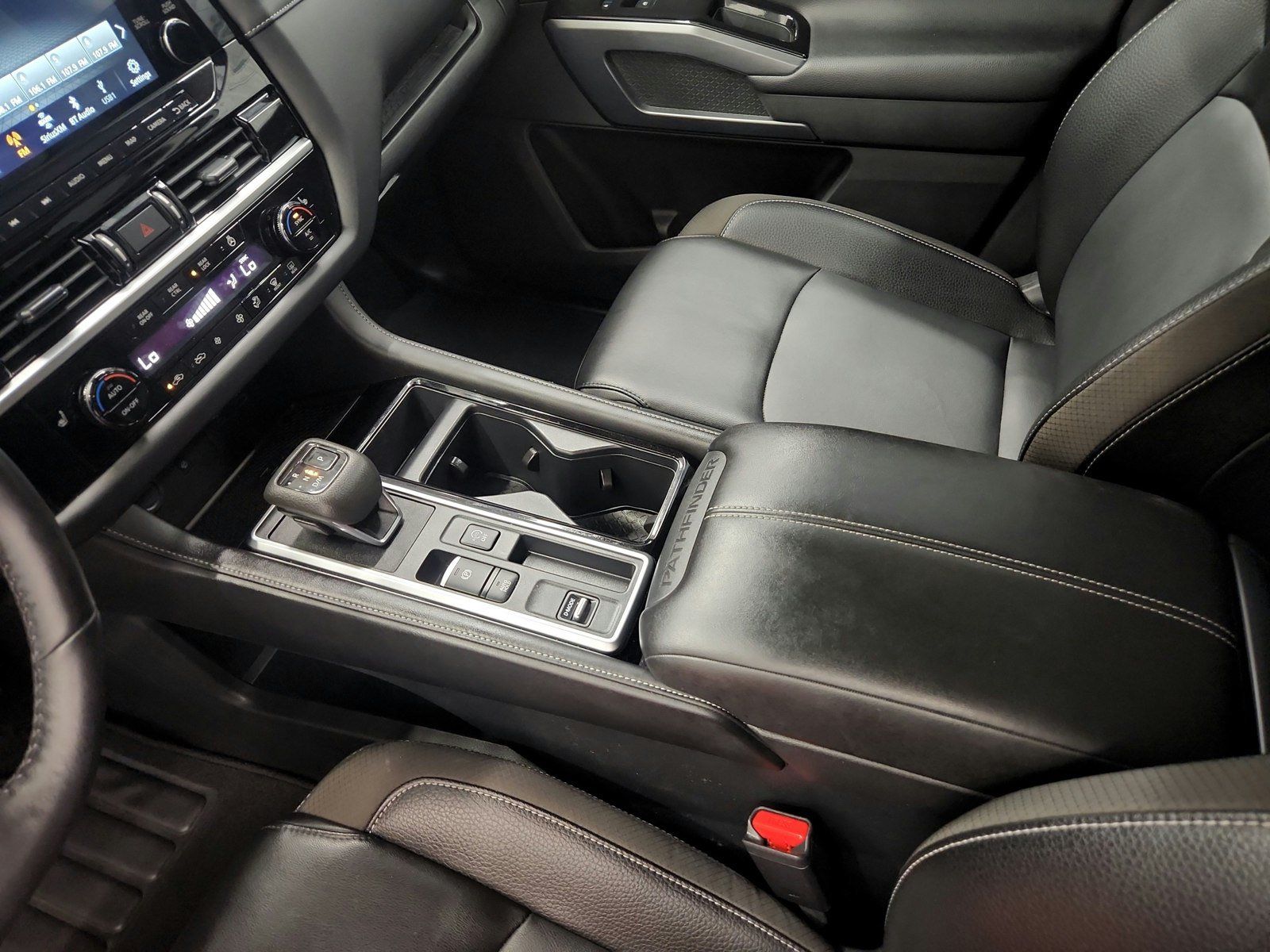 Used 2024 Nissan Pathfinder SL FWD image 37