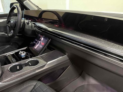 Used 2025 Cadillac Escalade V w/ LPO, ONYX Package image 40