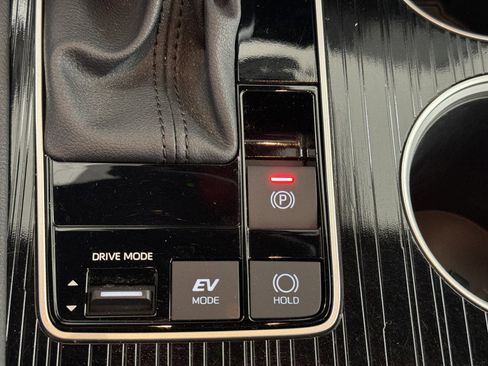 Used 2025 Toyota Sienna XSE w/ XSE Plus Package image 21