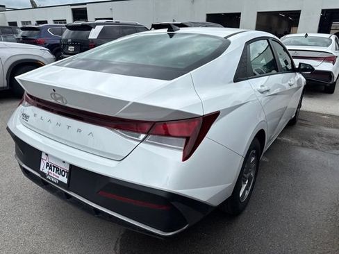 Used 2025 Hyundai Elantra SE FWD image 5