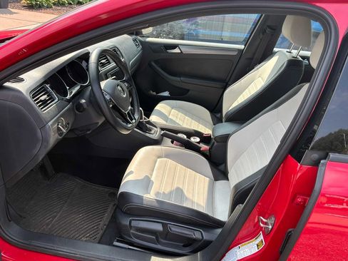 Used 2016 Volkswagen Jetta Sport w/ Lighting Package FWD image 5