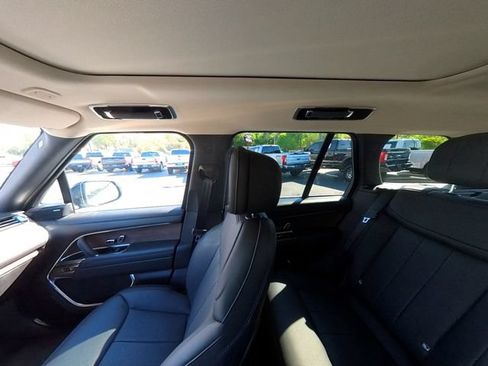 Used 2025 Land Rover Range Rover SE AWD/4WD image 33