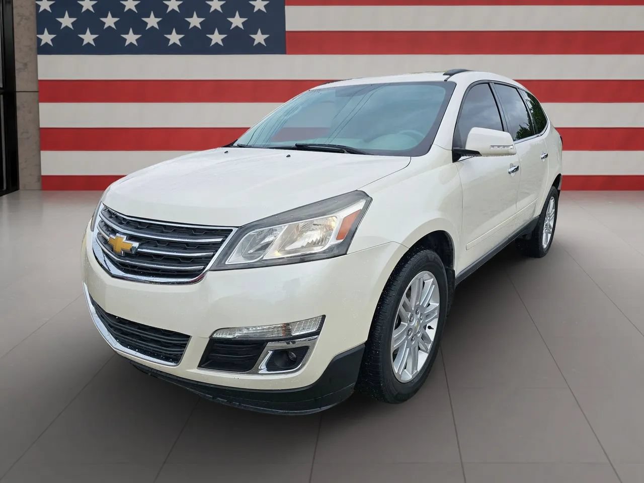 Used 2015 Chevrolet Traverse LT w/ Style and Technology Package FWD image 1