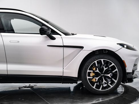 Used 2023 Aston Martin DBX 707 image 16