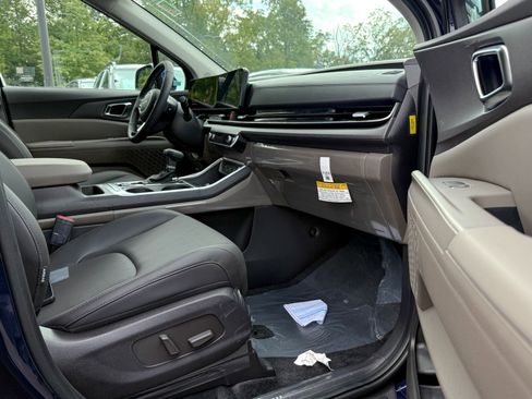 New 2026 Kia Carnival EX image 10