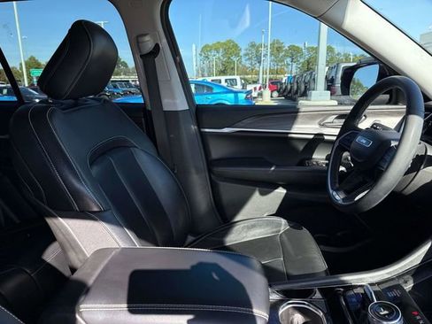 Used 2023 Jeep Grand Cherokee 4WD 4xe image 11