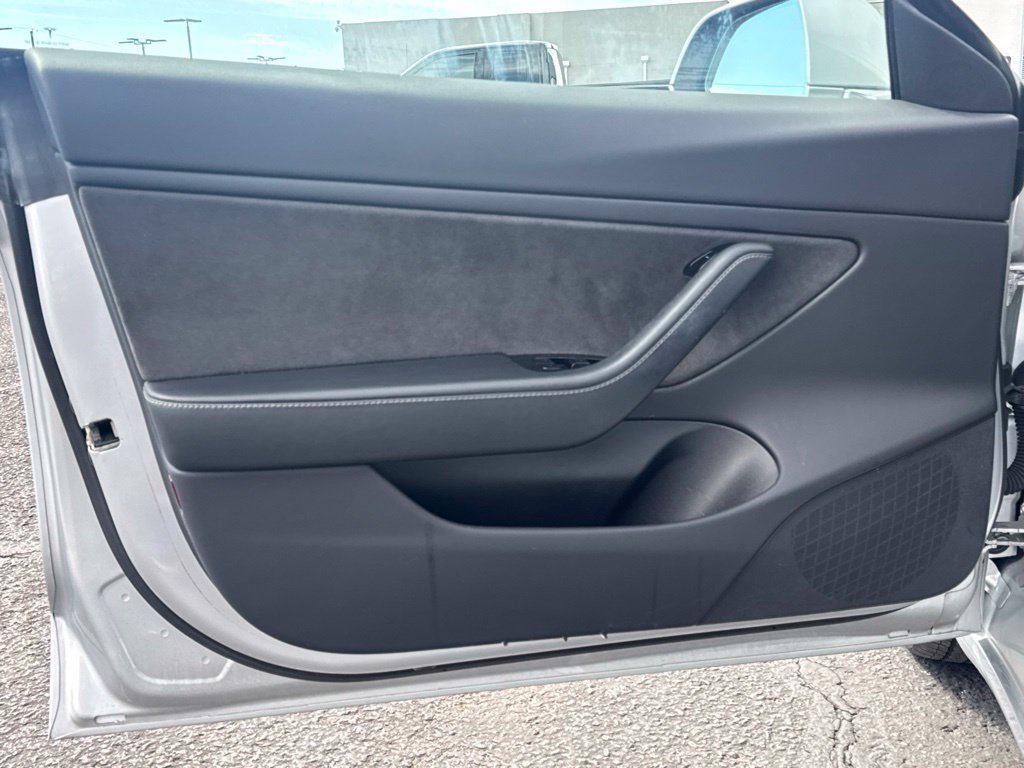 Used 2018 Tesla Model 3 Long Range RWD image 9