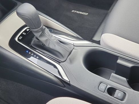 Used 2025 Toyota Corolla LE FWD image 16