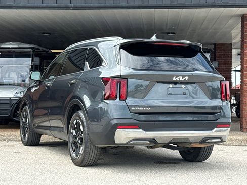 Used 2025 Kia Sorento S w/ Panoramic Sunroof Package FWD image 6