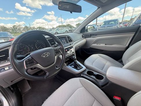 Used 2017 Hyundai Elantra SE w/ SE A/T Tech Package 03 FWD image 2