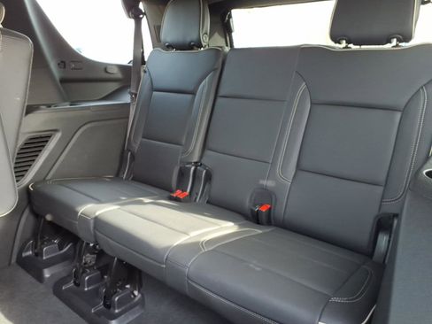 Certified 2022 GMC Yukon SLT w/ SLT Premium Package image 9