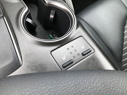 Used 2022 Toyota Camry SE image 12