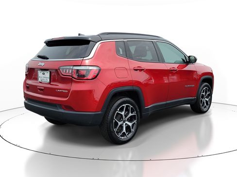 Used 2025 Jeep Compass Limited AWD/4WD image 4