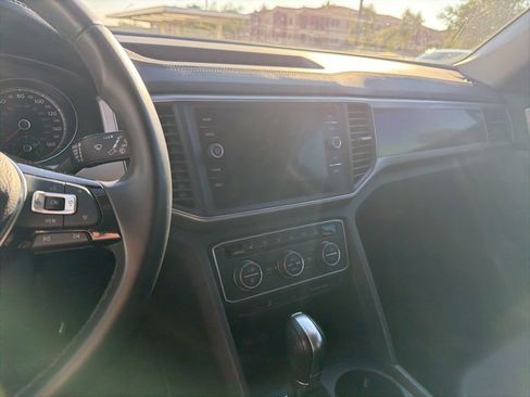 Used 2019 Volkswagen Atlas SE w/ Panoramic Sunroof Package image 2