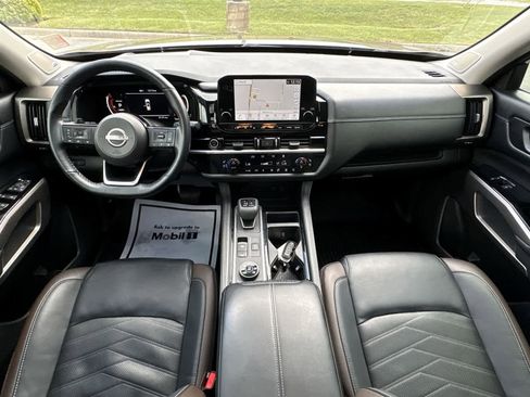 Used 2023 Nissan Pathfinder Platinum w/ Lighting Package (N92) AWD/4WD image 21