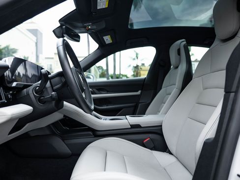 Used 2020 Porsche Taycan 4S image 19