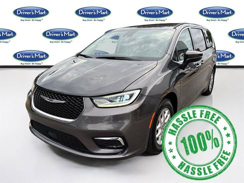Used 2023 Chrysler Pacifica Touring-L FWD image 3