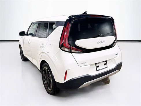 Used 2023 Kia Soul EX image 5