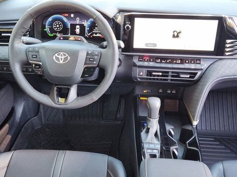 Used 2025 Toyota Camry XLE image 28
