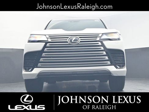 Used 2024 Lexus LX 600 4WD w/ Luxury Package image 17