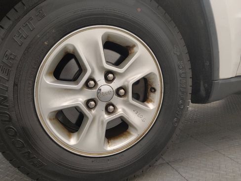 Used 2016 Jeep Grand Cherokee Laredo w/ Quick Order Package 23E image 31