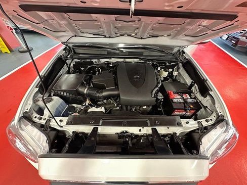 Used 2022 Toyota Tacoma SR5 image 9