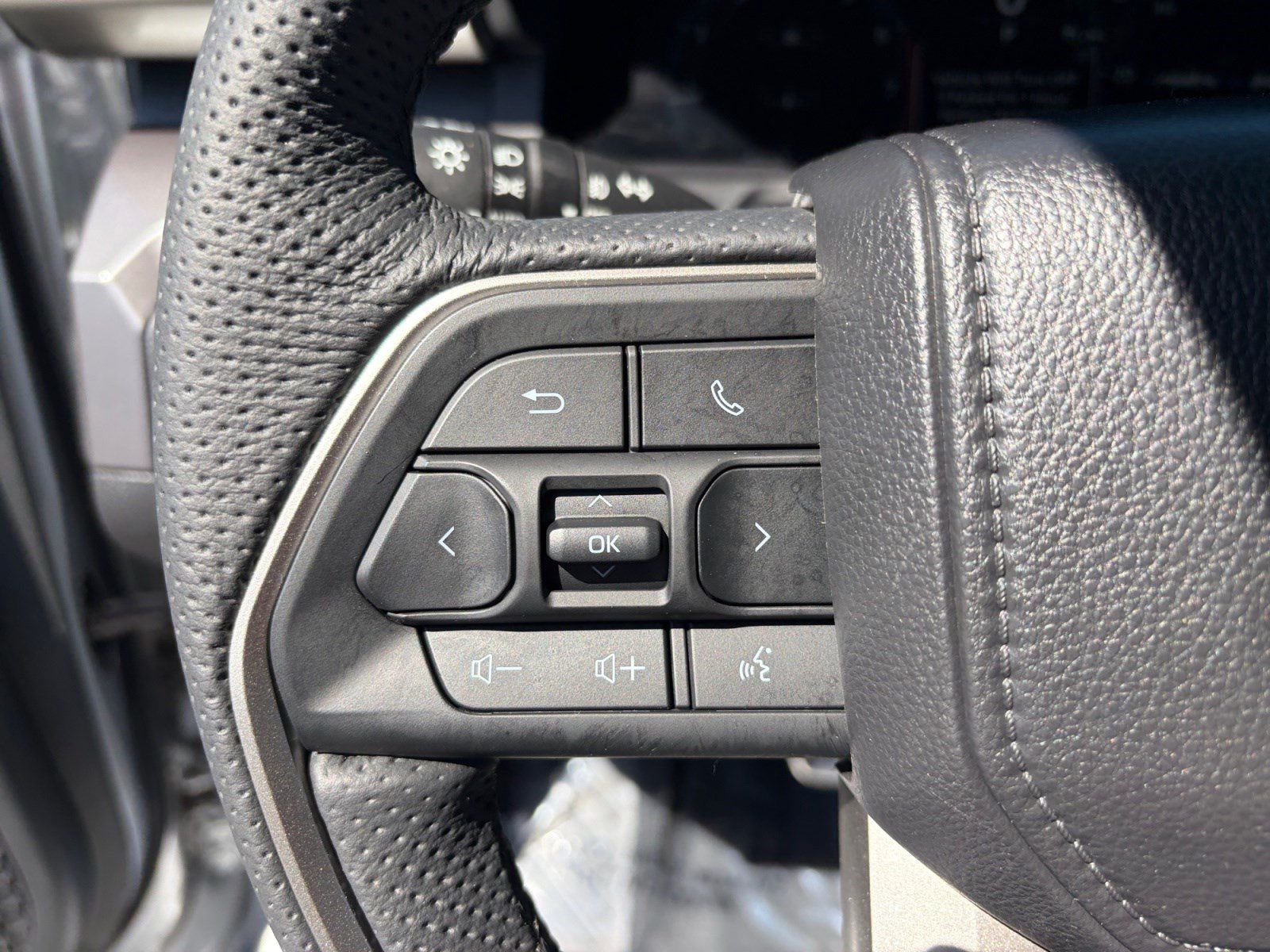 Certified 2025 Toyota Tacoma TRD Sport AWD/4WD image 14