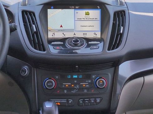 Used 2019 Ford Escape Titanium image 18