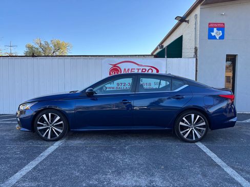 Used 2021 Nissan Altima 2.5 SR image 2