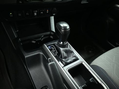 Used 2022 Toyota Tacoma TRD Off-Road w/ Technology Package RWD image 19