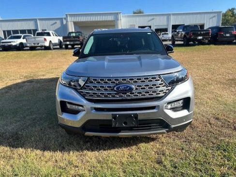 Used 2021 Ford Explorer Limited w/ Equipment Group 301A RWD image 2