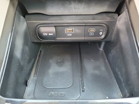 Used 2024 Kia Telluride EX w/ EX Captain's Chair Package FWD image 21