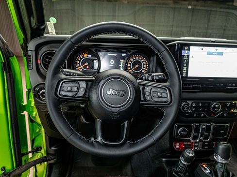 Used 2025 Jeep Wrangler Unlimited Rubicon AWD/4WD image 13