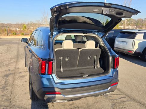 Certified 2025 Kia Sorento EX w/ EX Panoramic Sunroof Package image 18