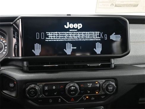 Used 2024 Jeep Gladiator Sport image 16