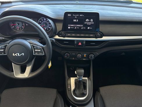 Used 2022 Kia Forte LXS FWD image 13