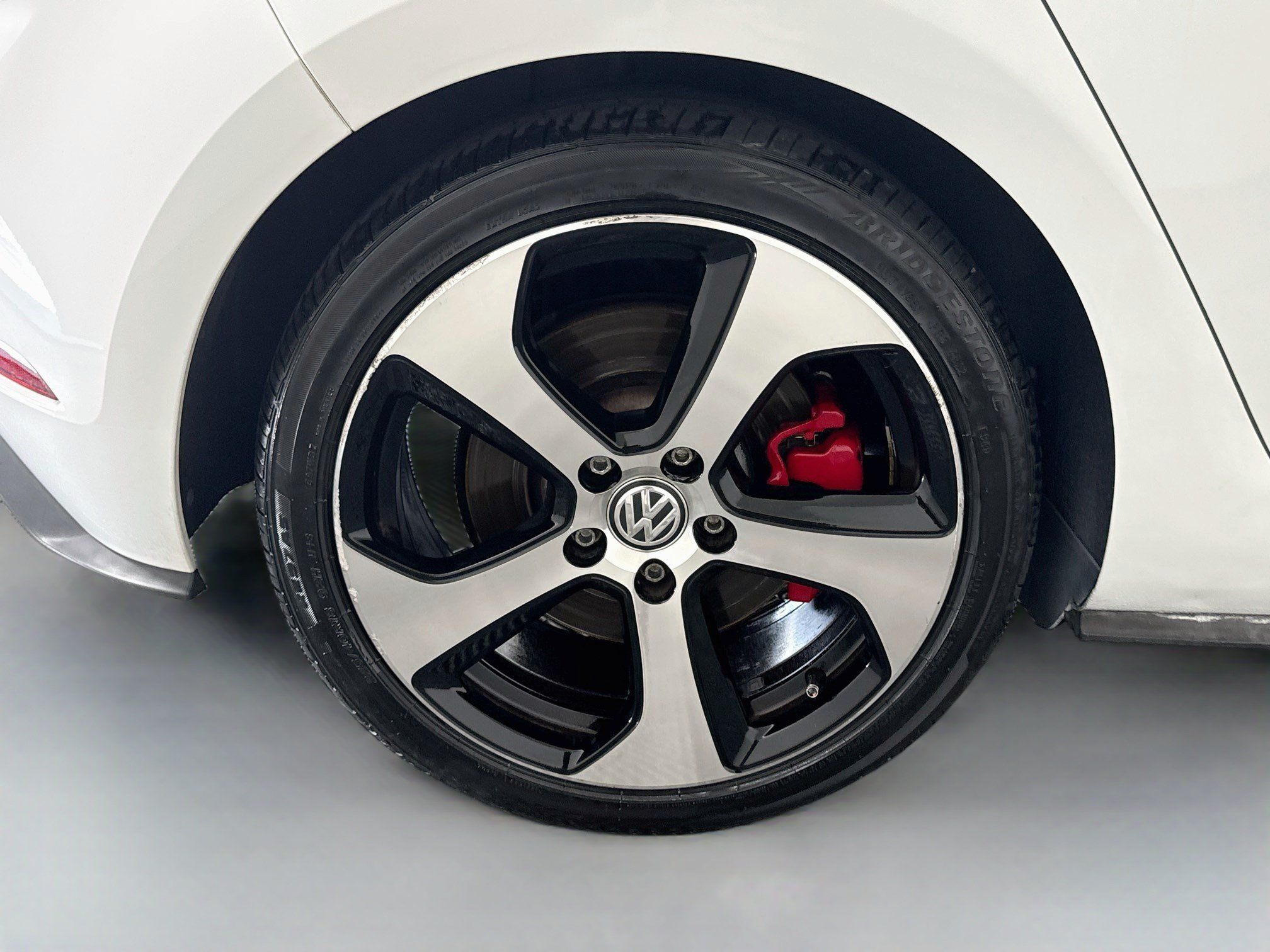 Used 2019 Volkswagen GTI SE FWD image 32