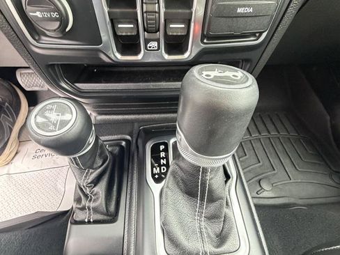 Used 2019 Jeep Wrangler Unlimited Sahara w/ Uconnect 4C Nav & Sound Group AWD/4WD image 93