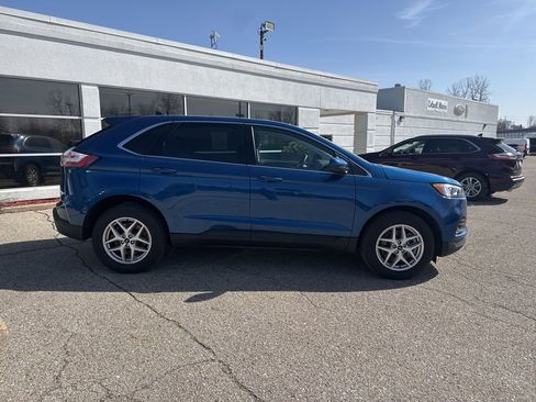 Used 2024 Ford Edge SEL w/ Convenience Package image 2