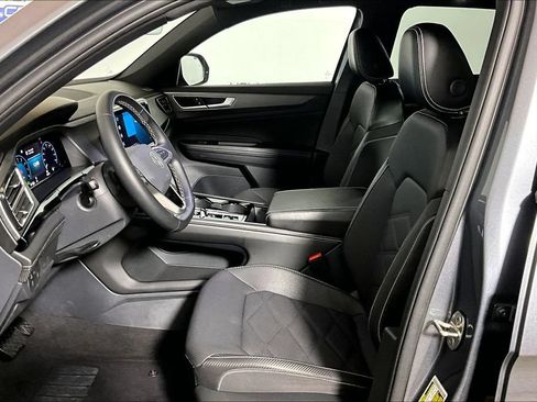 Used 2024 Volkswagen Atlas Cross Sport SE FWD image 20