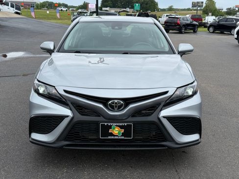 Used 2024 Toyota Camry SE FWD image 3