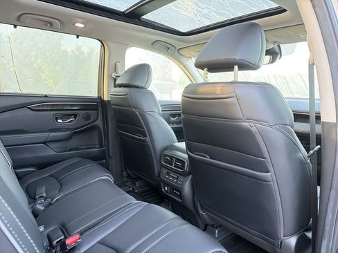 Used 2025 Honda Pilot Elite image 23
