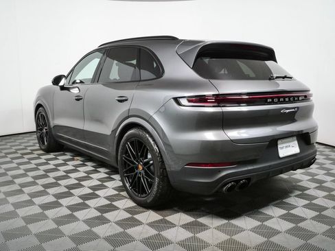 Certified 2026 Porsche Cayenne S AWD/4WD image 3