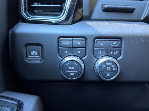 Used 2025 GMC Sierra 1500 AT4 w/ AT4 Premium Package image 20