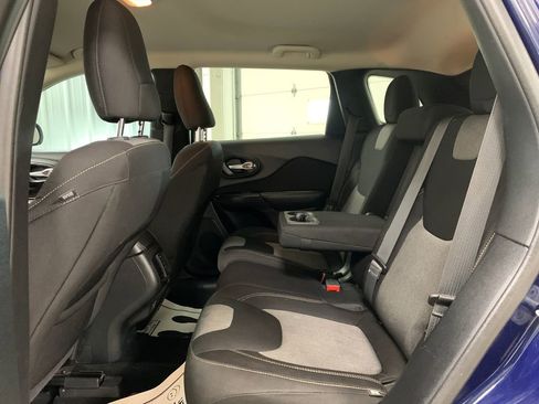 Used 2014 Jeep Cherokee Latitude w/ Cold Weather Group image 17